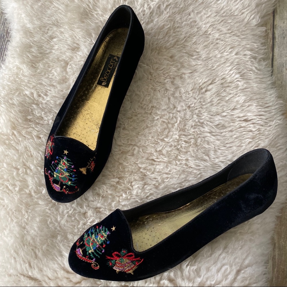 Vintage Beacon USA Christmas Tree & Gifts Embroidered Black Velvet Loafer Flats - Picture 3 of 11